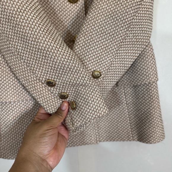 Vintage Betty Reiter Chic Tweed Jacket with Gold Buttons - Picture 13 of 16